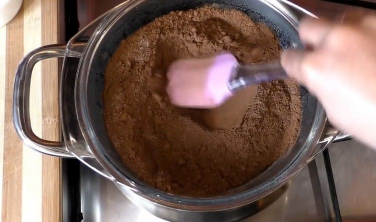 Mix cocoa with sugar thoroughly.
