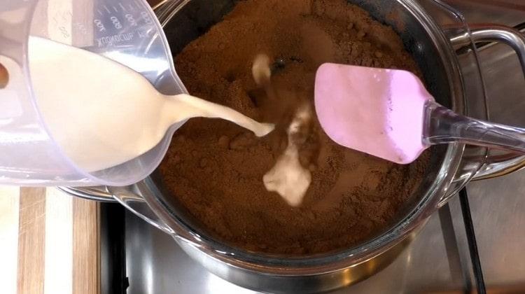 Pour milk into cocoa with sugar in parts.