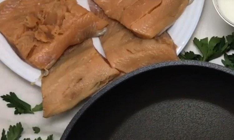 Cut the fillet of pink salmon into several portioned pieces.