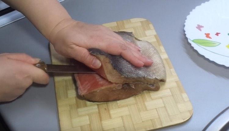 Compartimos salmón rosado en filete.