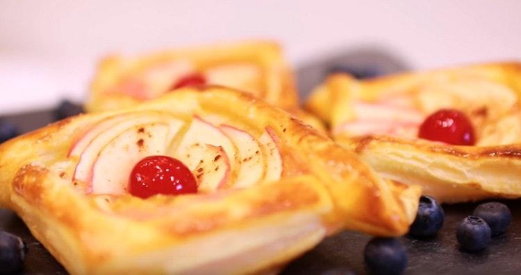 As you can see, such an original dessert from puff pastry can be baked literally in a matter of minutes.