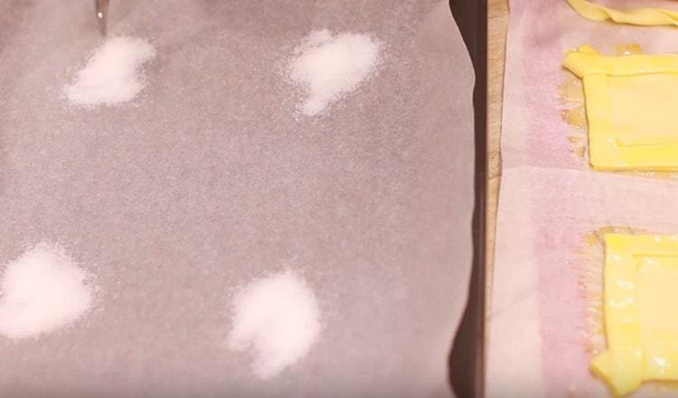 On a covered parchment baking sheet we make 4 slides of sugar.