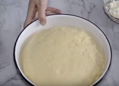 How to learn how to cook a delicious yeast dough for pies in the oven