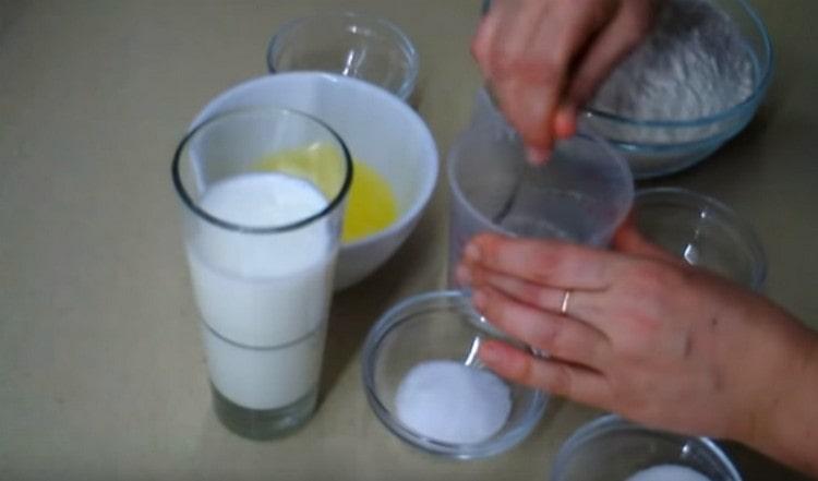 Dissolve yeast with sugar in milk.