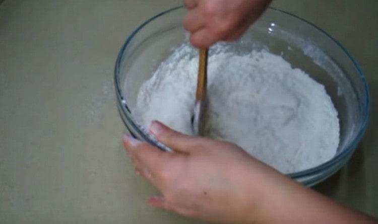 Knead the dough.