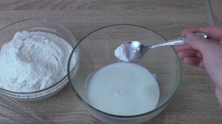 Add salt, sugar and soda to kefir.