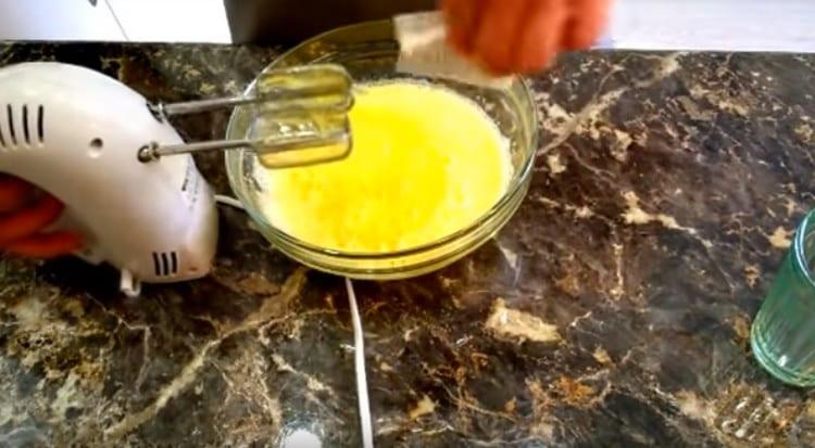 Add vanilla sugar to the egg mass.