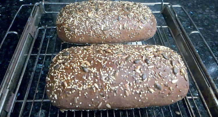 Appetizing custard bread with seeds is ready.