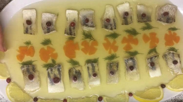 We decorate the dish with lemon and lingonberry berries.