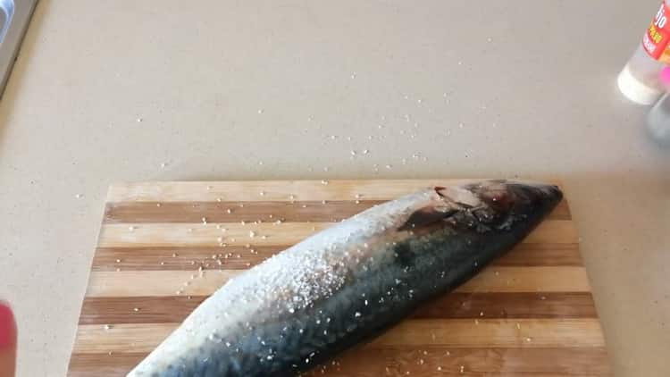 To prepare mackerel in foil in the oven, prepare the spices
