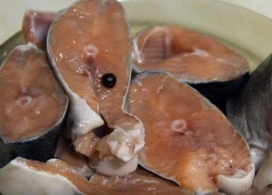 Comment mariner le saumon rose à la maison - la recette la plus délicieuse