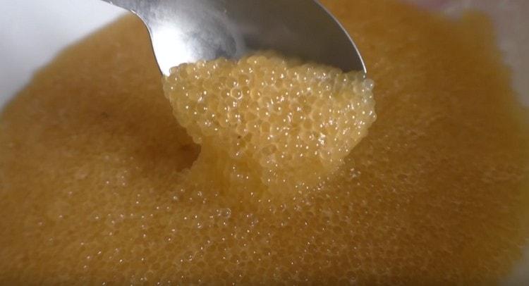 Now you know how to properly salt pike caviar.