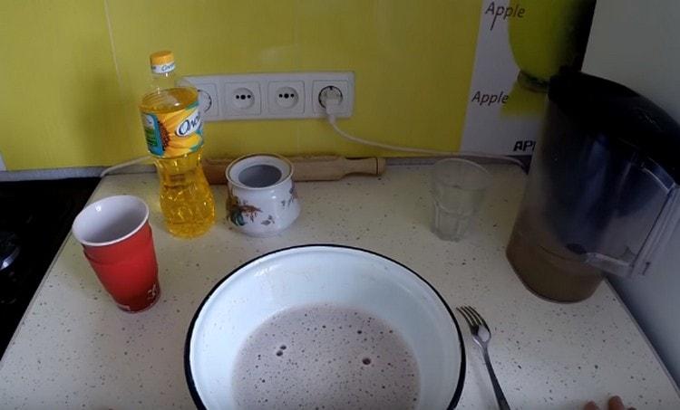 Stirring the eggs with boiling water until a foam forms, drain it.