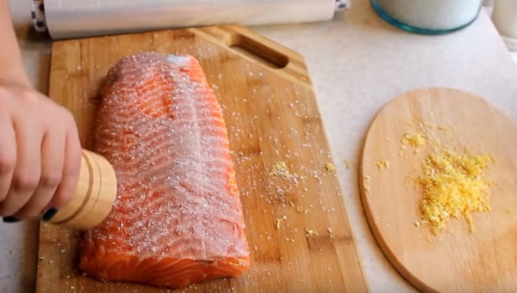 Turn the trout fillet on the other side and salt too.