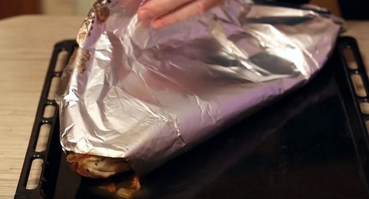 Gently turn over the carp, remove the foil.