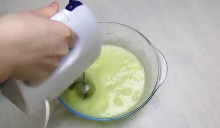 Beat eggs with sugar with a mixer.