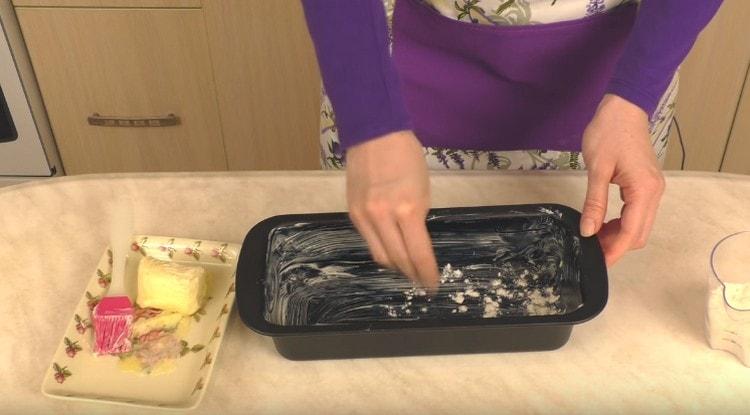 Lubricate baking dish with butter and lightly sprinkle with flour.