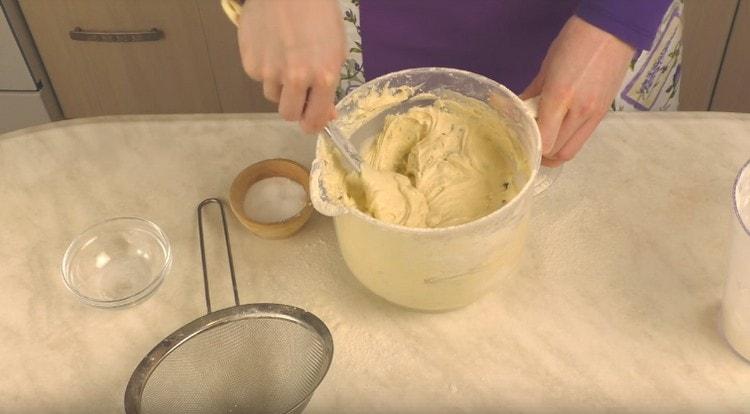 Mix the dough with flour.
