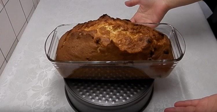 Torta od majoneze peče se za manje od sat vremena.