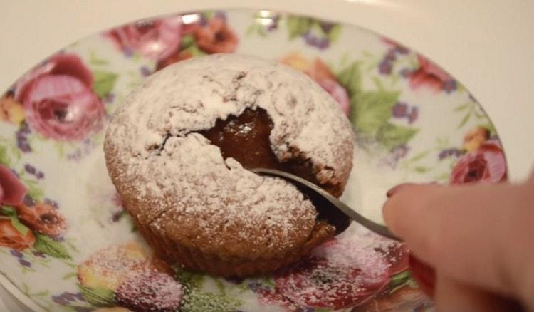 Prueba esta maravillosa receta y hazte maravillosos pastelitos con chocolate adentro.