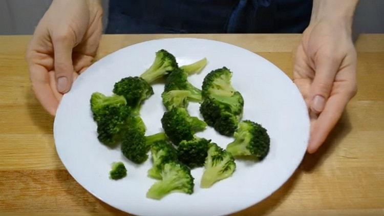 Let the broccoli cool.