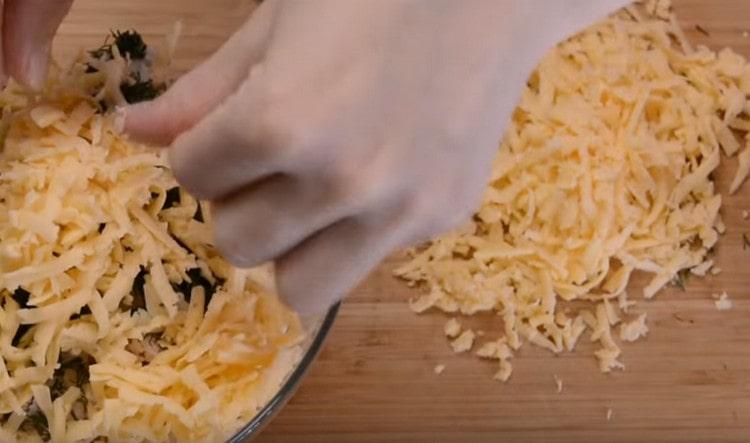 We also add cheese grated on a coarse grater.