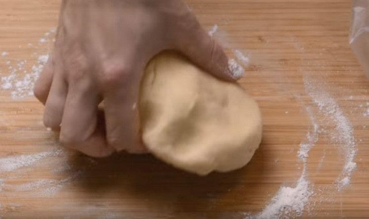 Knead the dough and place it in the refrigerator.