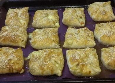 We bake delicious envelopes from puff pastry stuffed with chicken and tomato: recipe with photo.