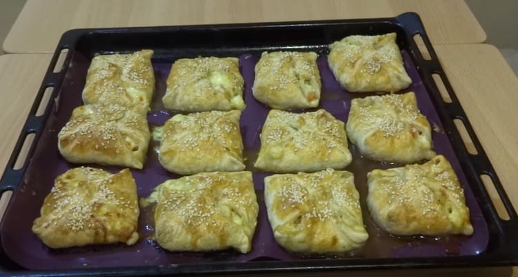 Appetizing puff pastry envelopes are ready!