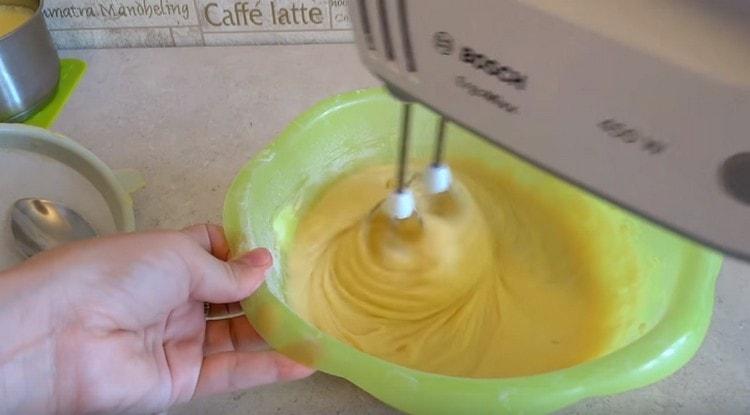 Bring the dough to a uniformity with a mixer.
