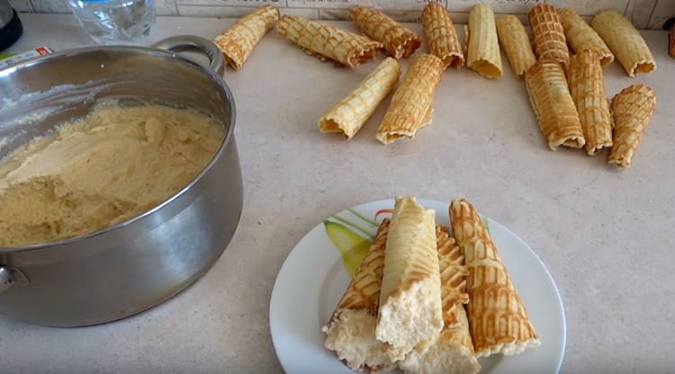 notre crème de gaufre complète parfaitement le dessert.