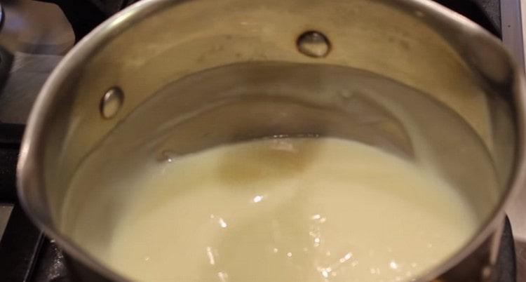Remove the custard base for the cream from the stove and let it cool completely.