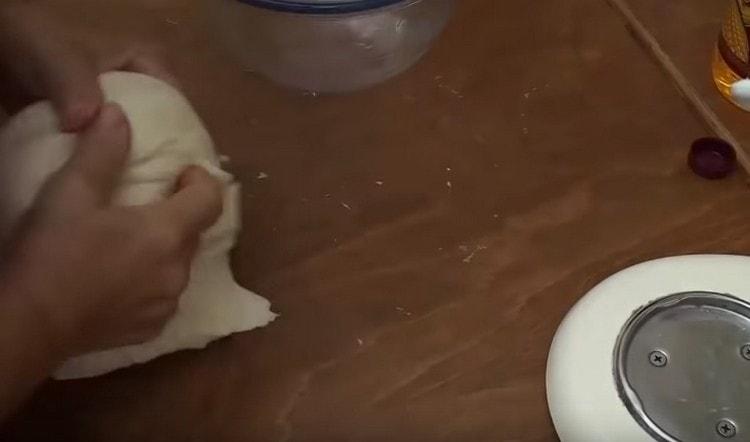 We knead the thickened dough on the table.
