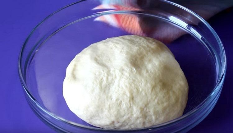 We leave the dough so that it can rise.