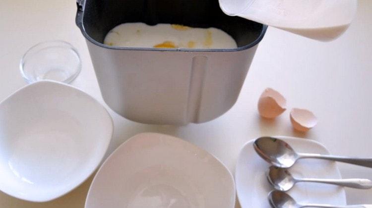 U suhe komponente unosimo jaje i kefir.
