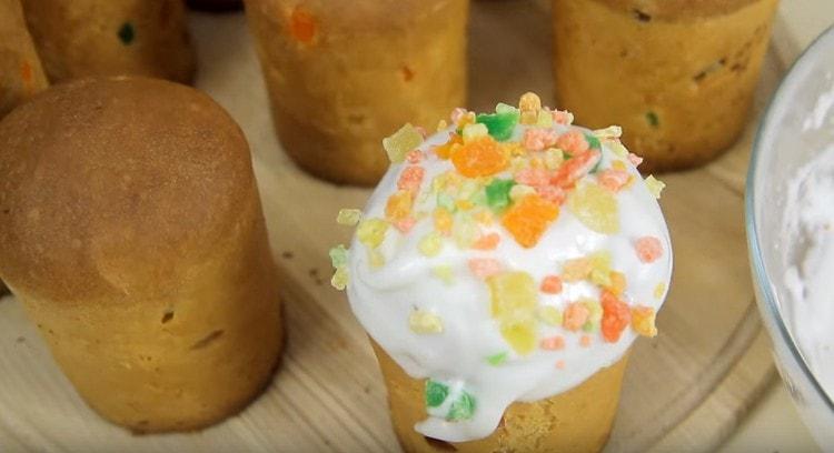 Como puede ver, se puede hacer un delicioso pastel de Pascua usando la receta de levadura seca.