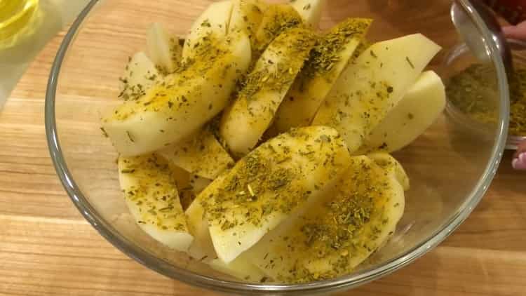 Mix potatoes with spices