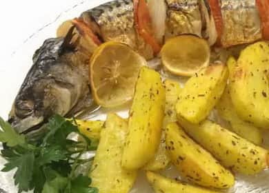 Mackerel with potatoes, baked in foil in the oven according to a step by step recipe with photo