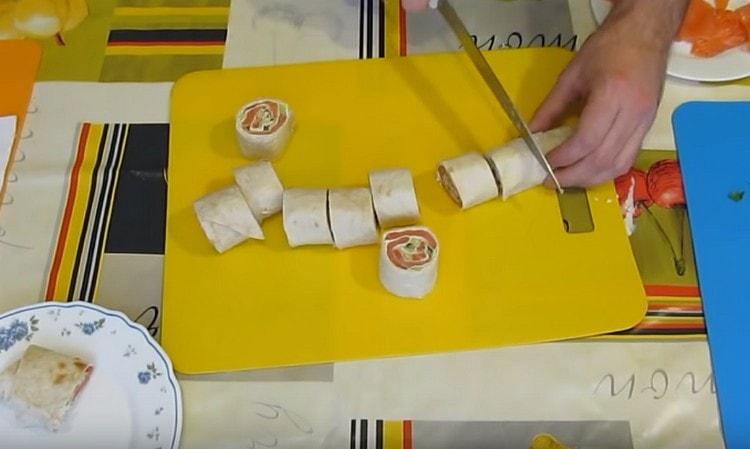 With a sharp knife, cut the resulting roll into portioned slices.