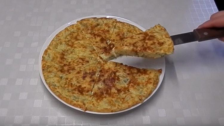 Comme vous pouvez le constater, le khachapuri paresseux dans la casserole est préparé aussi facilement que des poires décortiquées.