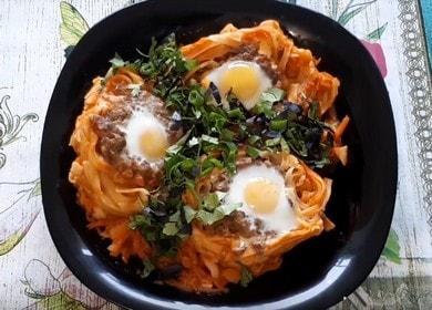 Cooking pasta nests with minced meat and sauce: a recipe with step by step photos.