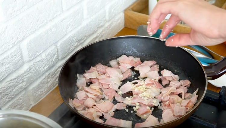 Add garlic to the bacon.