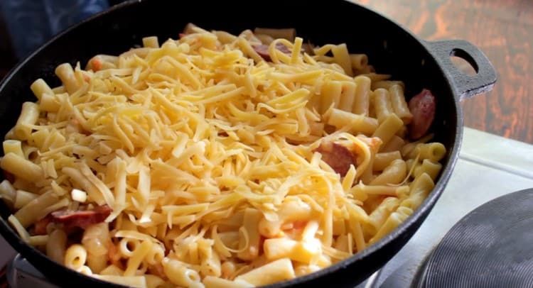 Sprinkle the dish with grated cheese.