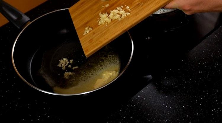 In a frying pan with butter, fry chopped garlic.