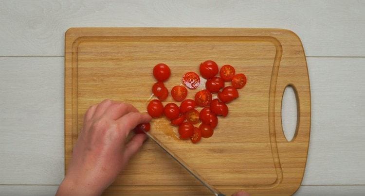 Polovite cherry rajčice.
