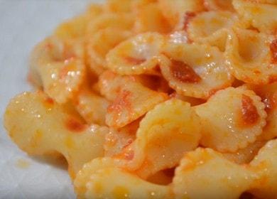 Cocina deliciosa pasta con receta de pasta de tomate con foto.