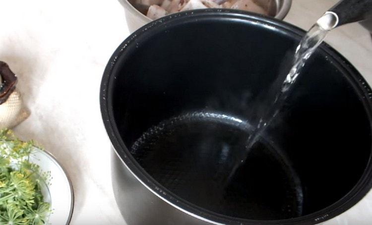 Pour boiling water into the multicooker bowl.