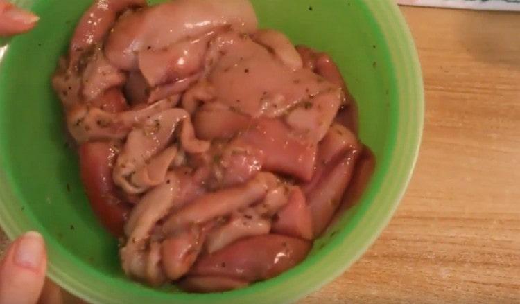 leave the milk to marinate for 10 minutes.