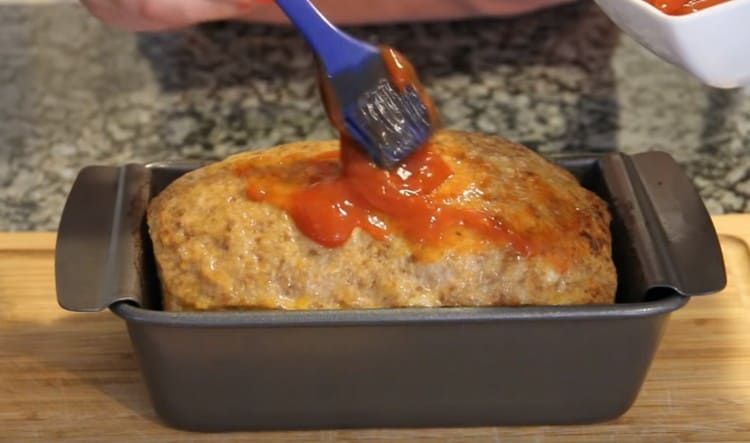Half the sauce grease a meat loaf in the middle of baking.