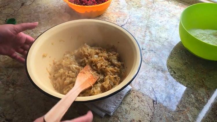 Cómo aprender a cocinar un delicioso relleno para pasteles con repollo